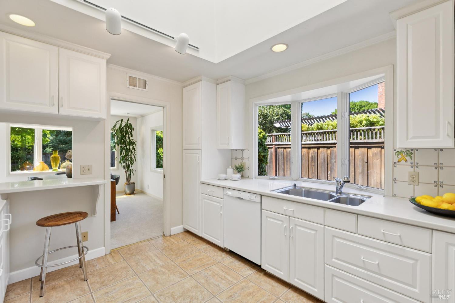 Detail Gallery Image 22 of 62 For 85 Berens Dr, Kentfield,  CA 94904 - 3 Beds | 2 Baths