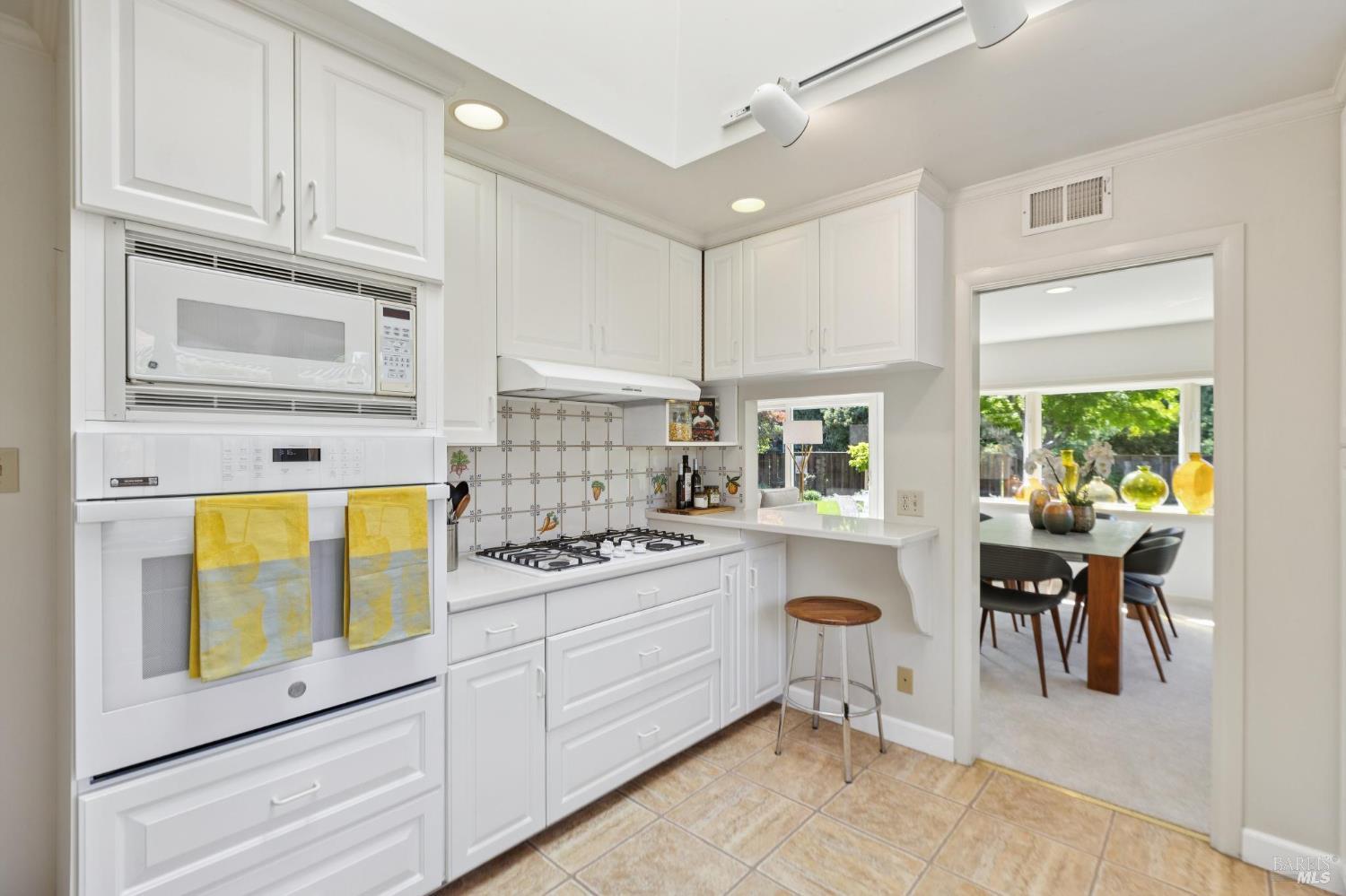 Detail Gallery Image 21 of 62 For 85 Berens Dr, Kentfield,  CA 94904 - 3 Beds | 2 Baths