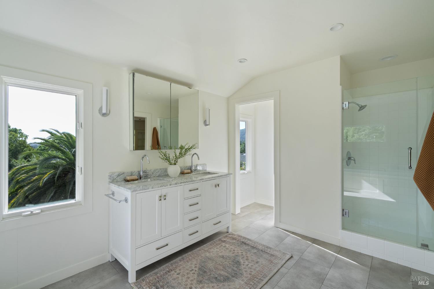 Detail Gallery Image 32 of 58 For 21 Hillside Ave, Kentfield,  CA 94904 - 5 Beds | 3/1 Baths
