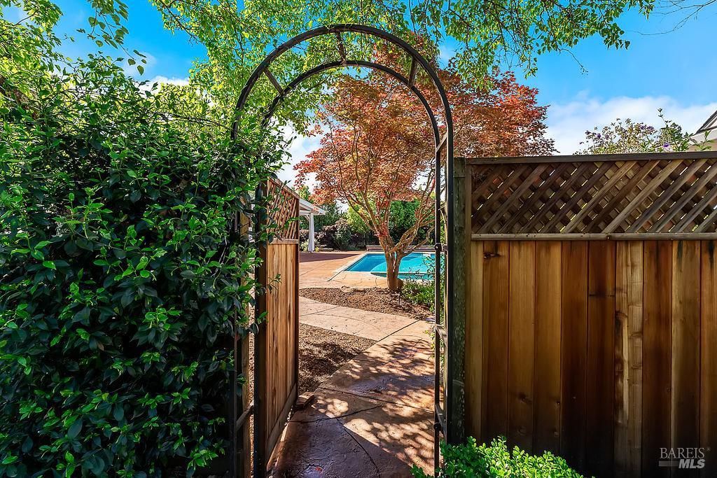 Detail Gallery Image 42 of 70 For 15119 Grove St, Healdsburg,  CA 95448 - 3 Beds | 3/1 Baths