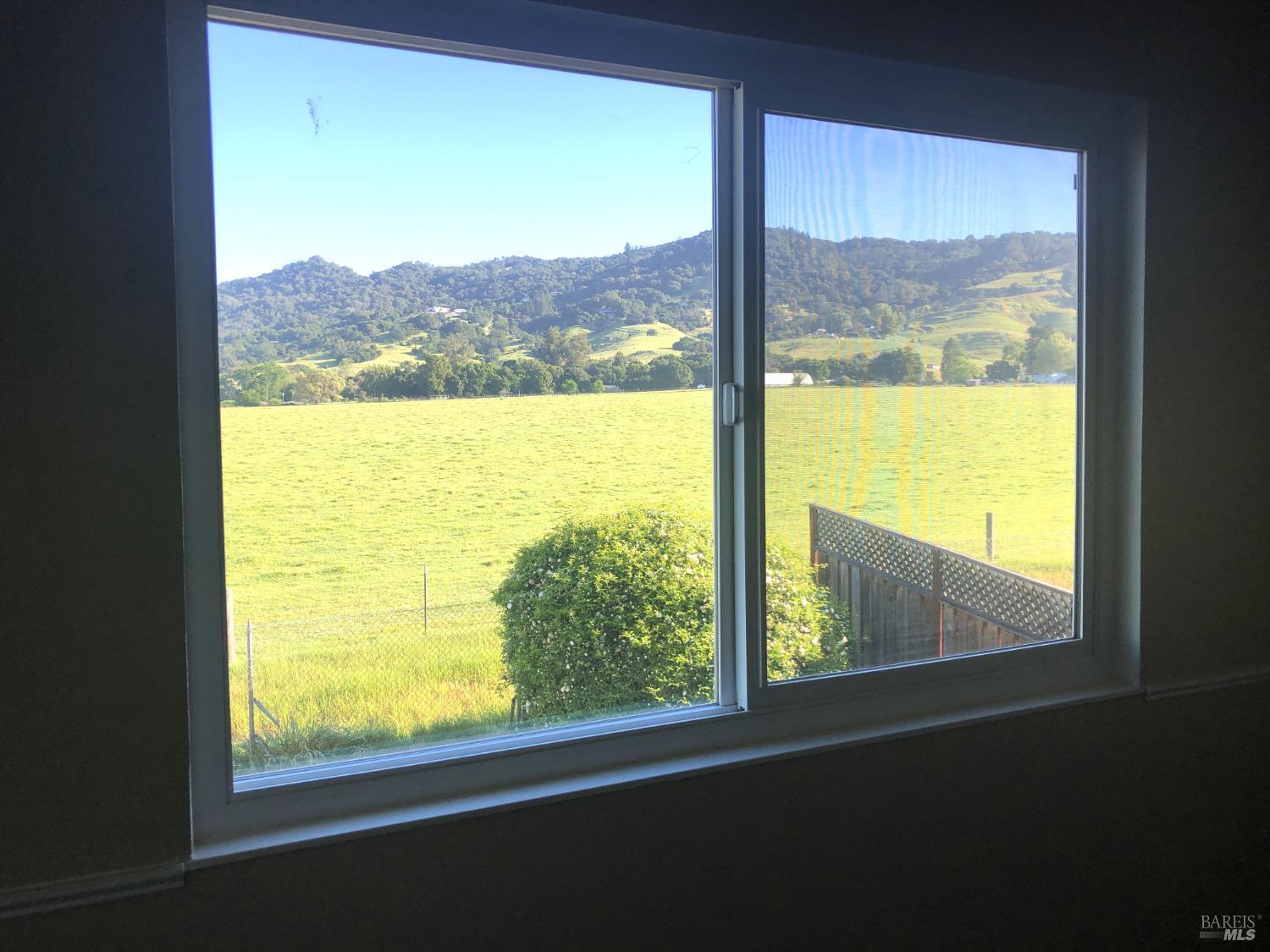 Detail Gallery Image 18 of 24 For 1508 Gladstone Way, Rohnert Park,  CA 94928 - 4 Beds | 2 Baths