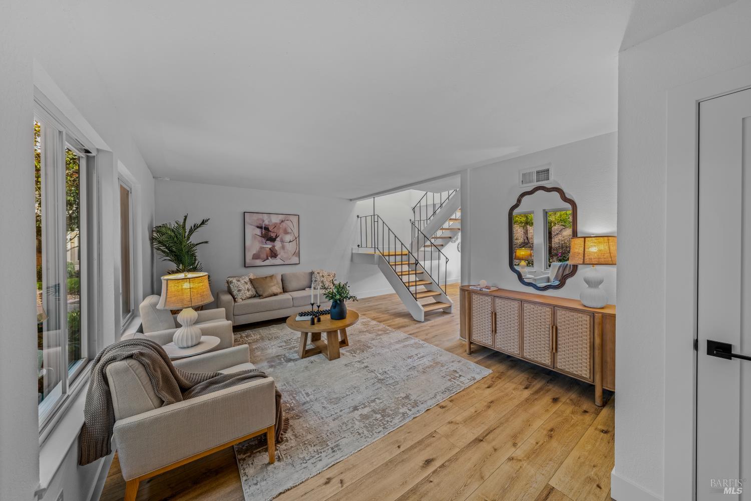 Detail Gallery Image 2 of 30 For 202 Albion Ct, Novato,  CA 94947 - 3 Beds | 2/1 Baths