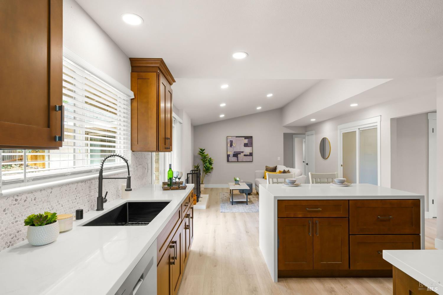 Detail Gallery Image 15 of 44 For 172 Salinas Dr, Vacaville,  CA 95688 - 4 Beds | 2 Baths