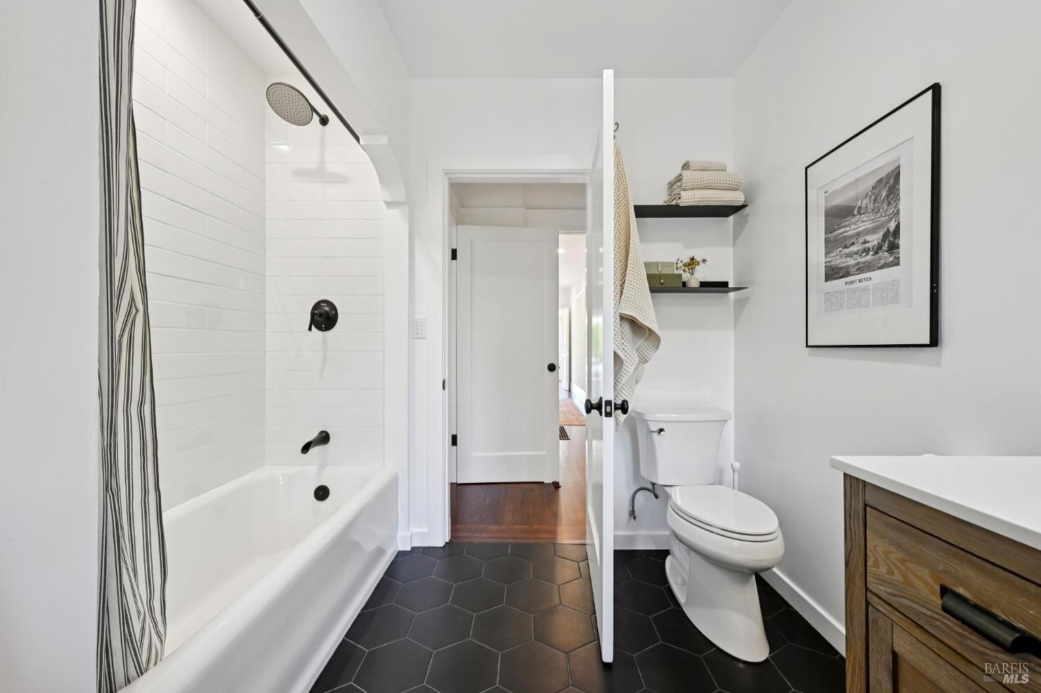 Detail Gallery Image 40 of 70 For 144 Morningside Dr, San Anselmo,  CA 94960 - 3 Beds | 2 Baths