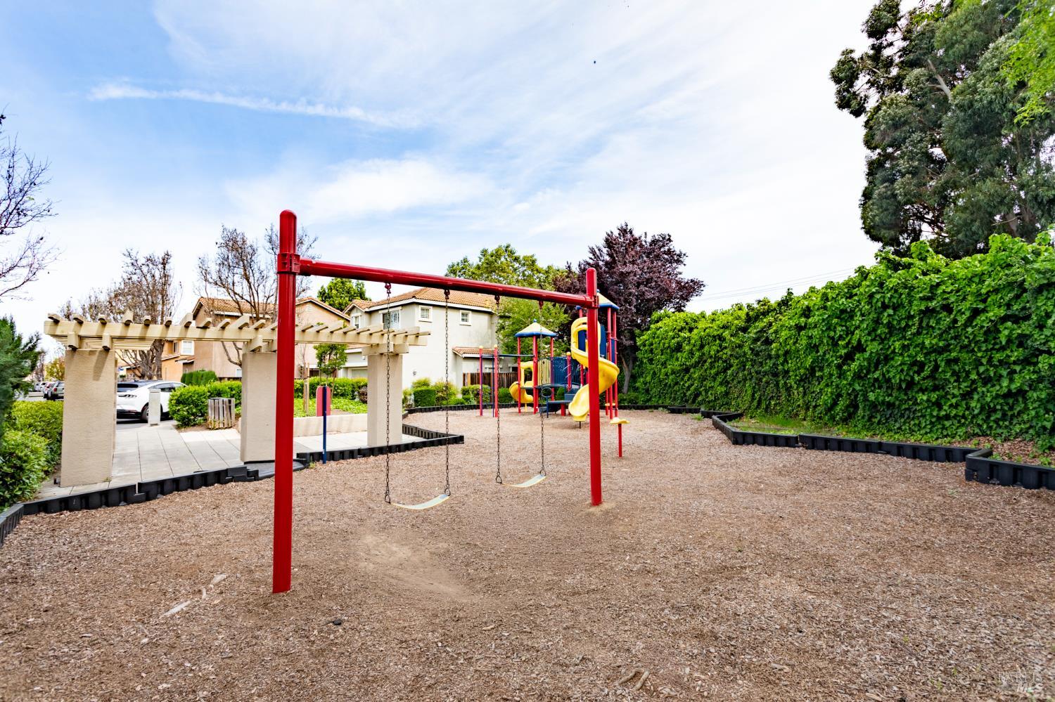 Detail Gallery Image 5 of 42 For 33004 Calle La Mirada Cmn, Union City,  CA 94587 - 3 Beds | 2/1 Baths