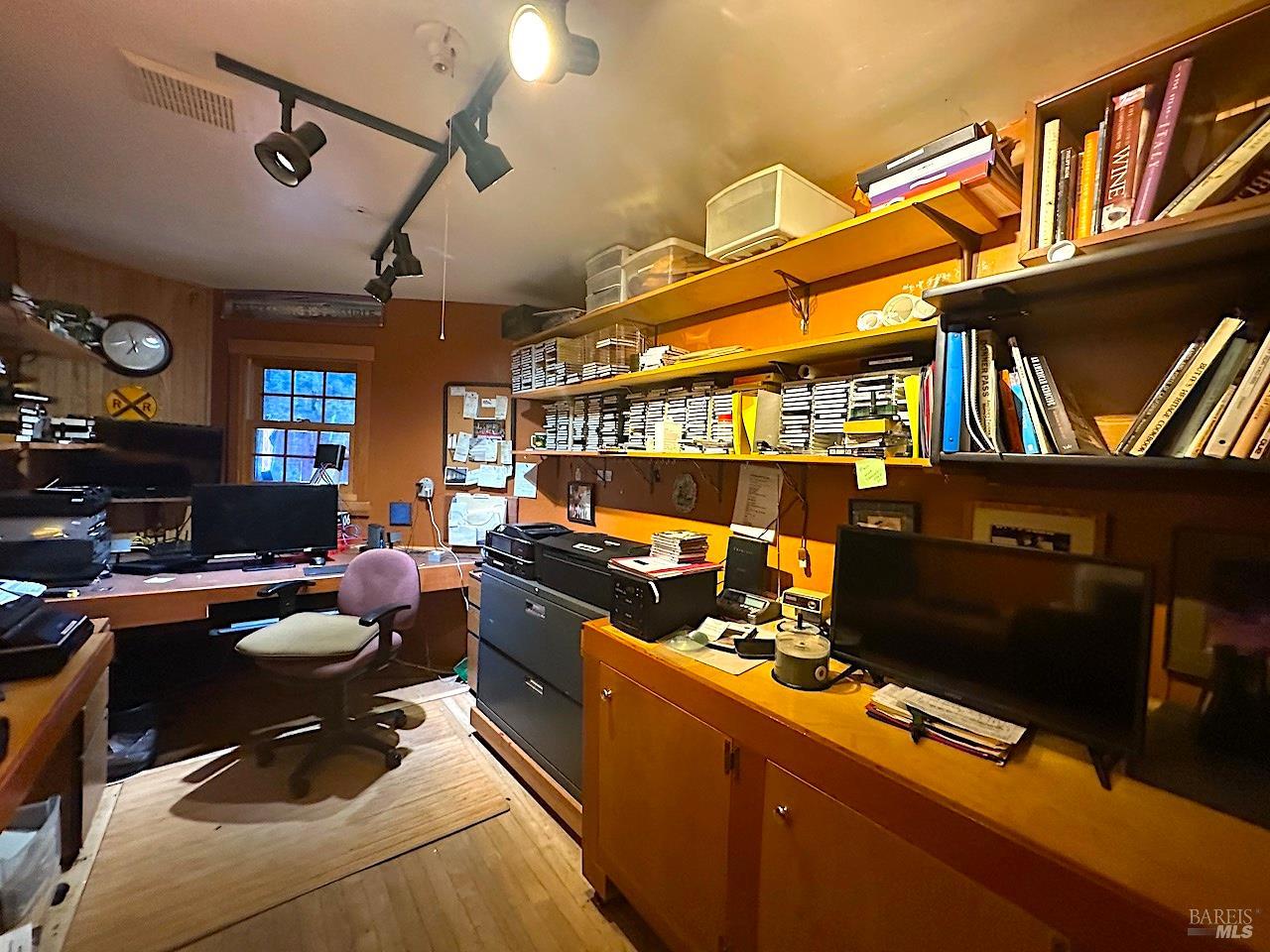 Detail Gallery Image 19 of 27 For 10360 Gary Ln, Mendocino,  CA 95460 - 2 Beds | 1/1 Baths