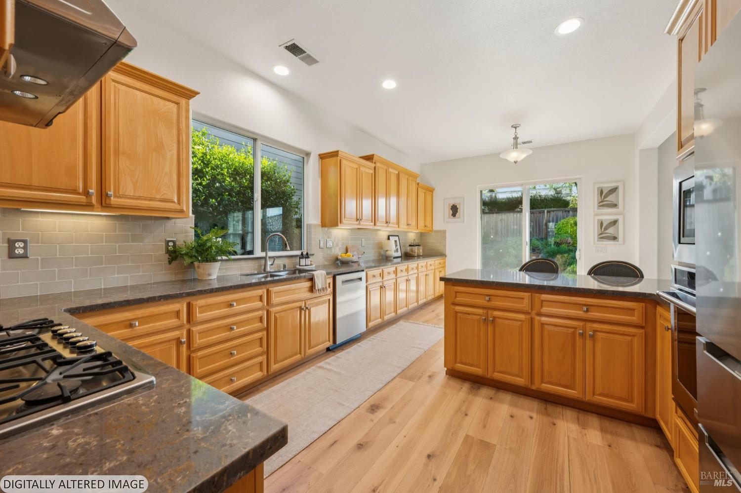 Detail Gallery Image 9 of 44 For 9216 Oak Trl, Santa Rosa,  CA 95409 - 3 Beds | 2 Baths