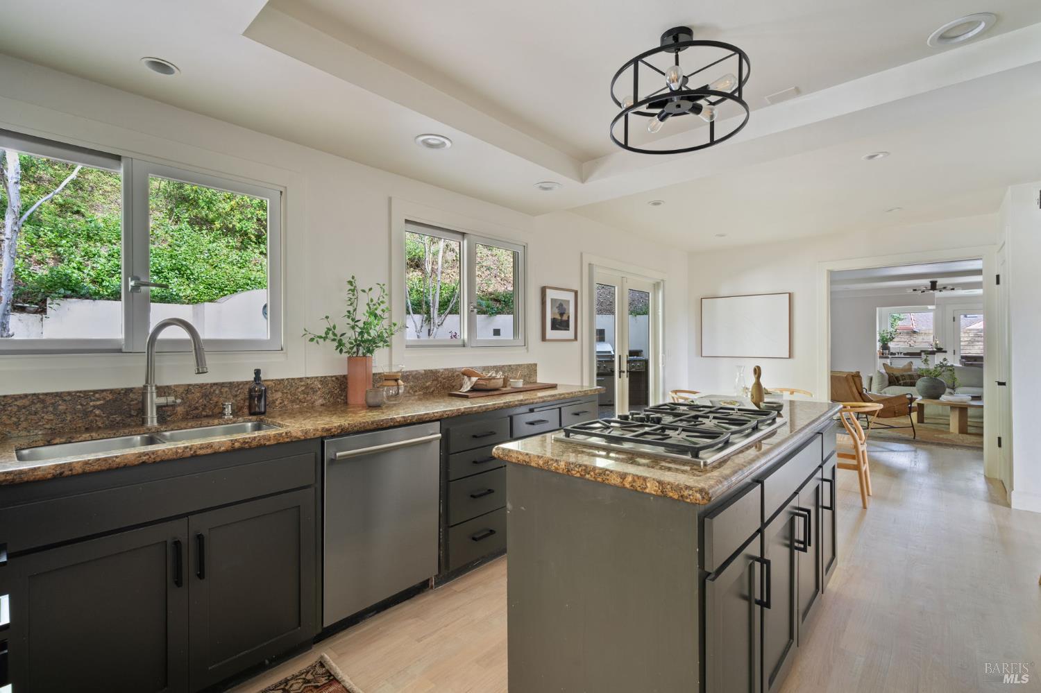 Detail Gallery Image 12 of 58 For 21 Hillside Ave, Kentfield,  CA 94904 - 5 Beds | 3/1 Baths