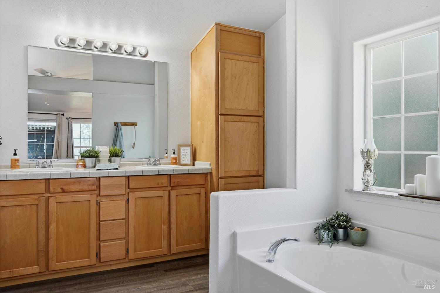 Detail Gallery Image 10 of 31 For 10052 Monte Cristo Dr, Kelseyville,  CA 95451 - 4 Beds | 2 Baths