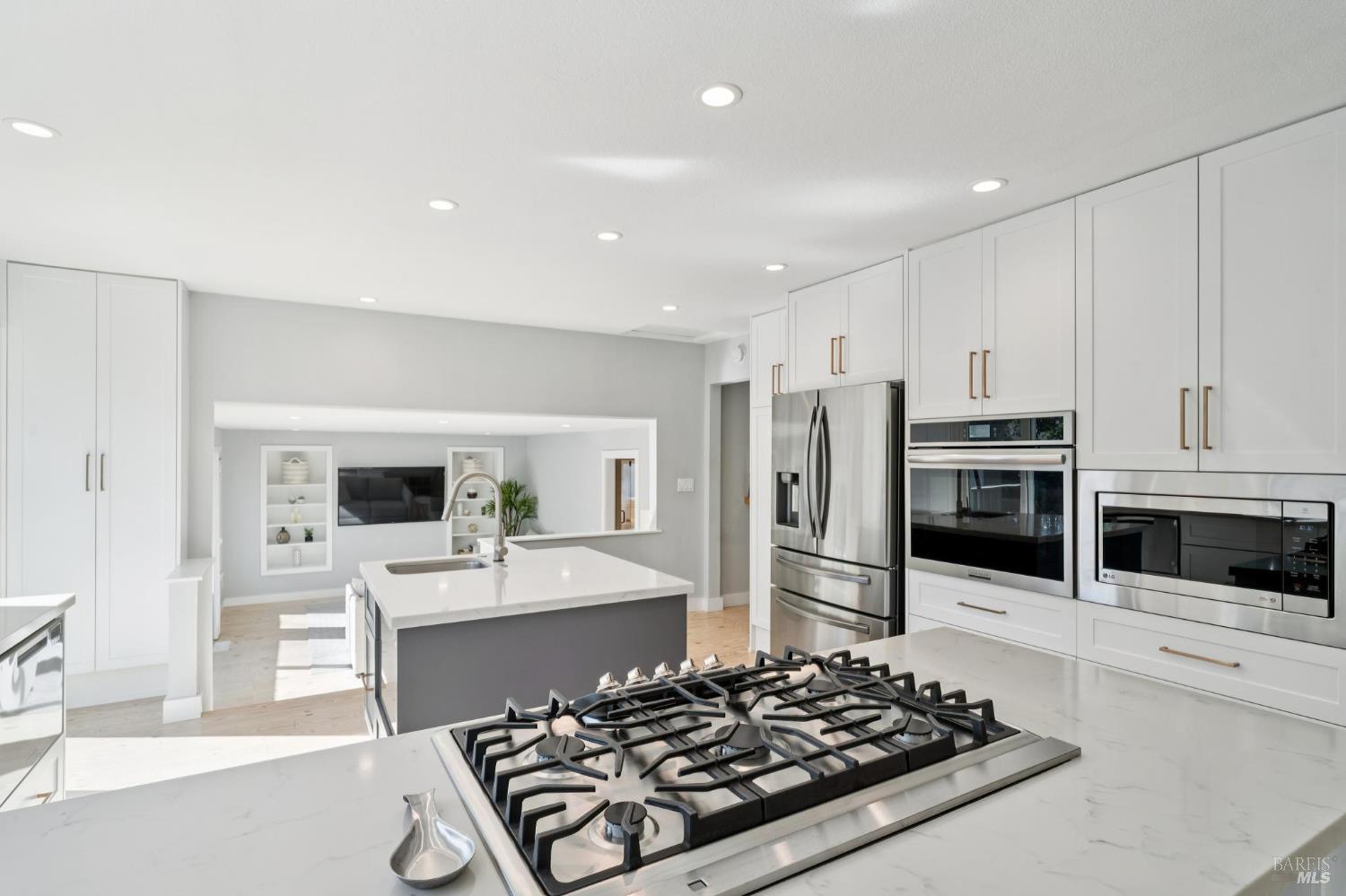 Detail Gallery Image 14 of 58 For 1372 Larkin Dr, Sonoma,  CA 95476 - 3 Beds | 3 Baths