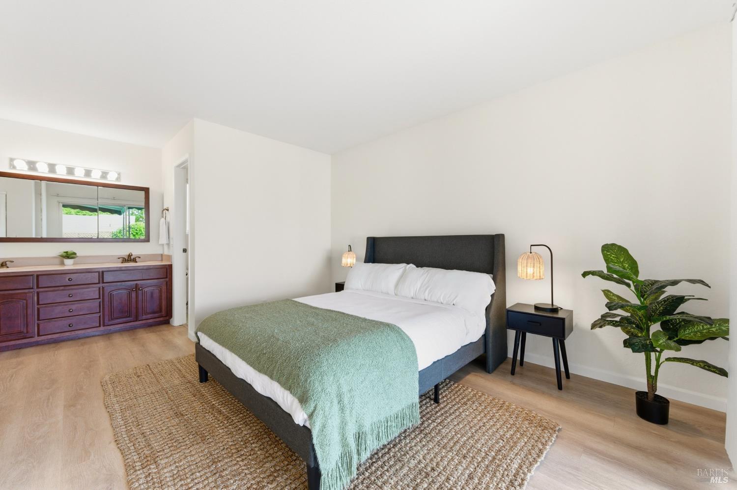 Detail Gallery Image 16 of 34 For 5514 Mulberry Dr, Santa Rosa,  CA 95409 - 4 Beds | 2 Baths