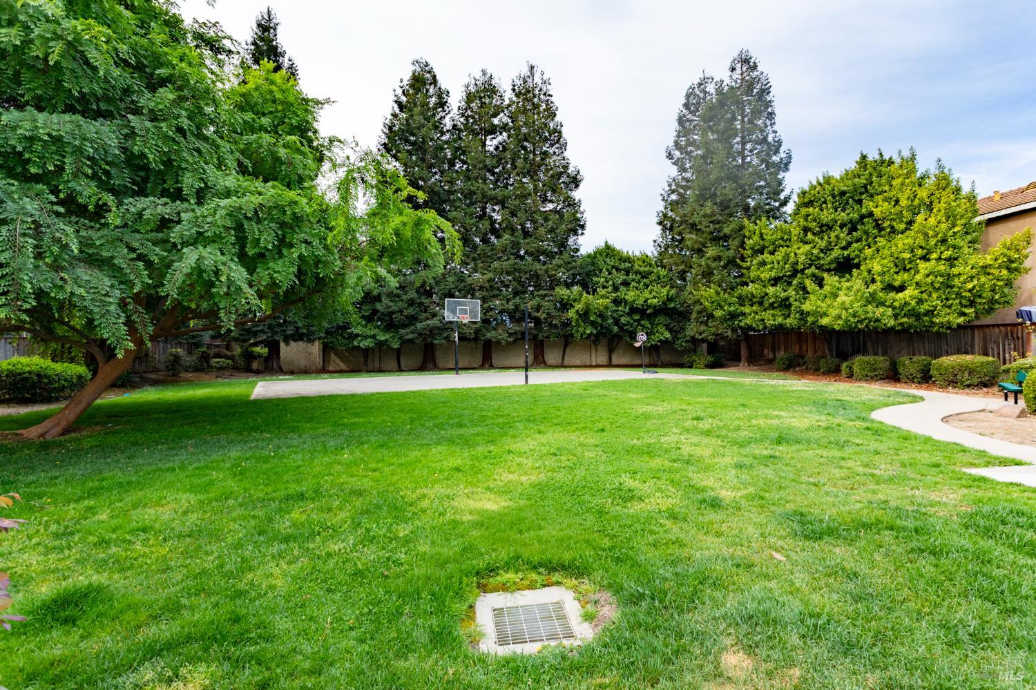 Detail Gallery Image 2 of 42 For 33004 Calle La Mirada Cmn, Union City,  CA 94587 - 3 Beds | 2/1 Baths