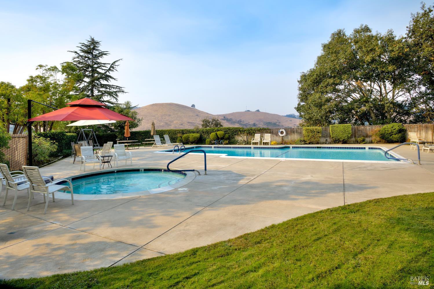 Detail Gallery Image 35 of 38 For 15 Meadow View Dr, Novato,  CA 94949 - 2 Beds | 2 Baths