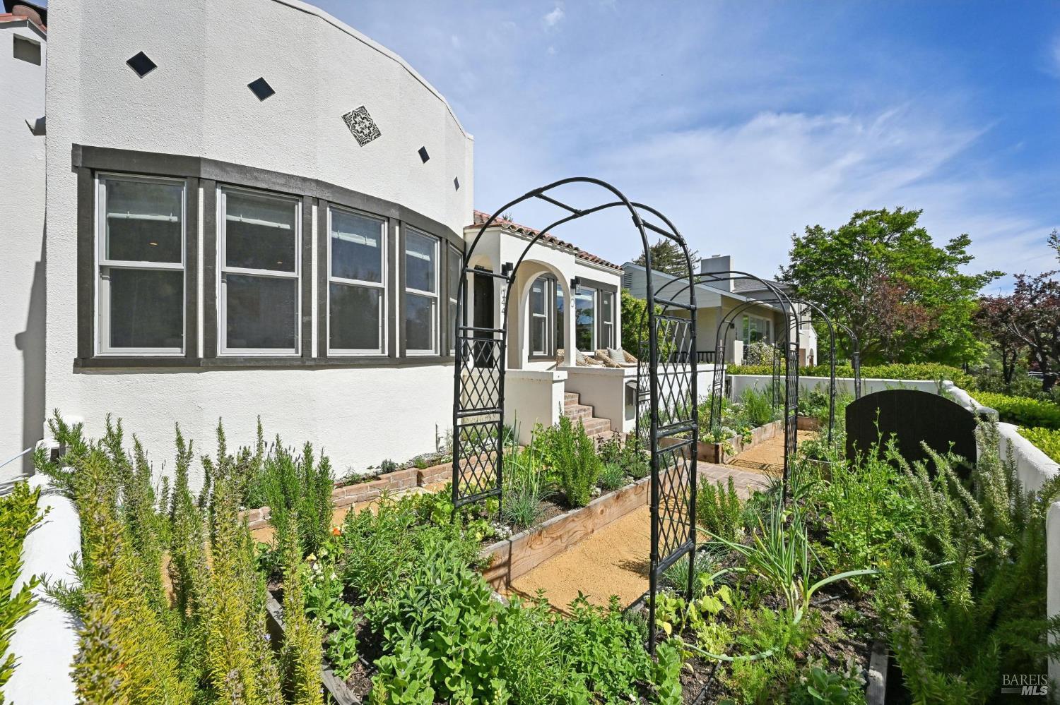 Detail Gallery Image 3 of 70 For 144 Morningside Dr, San Anselmo,  CA 94960 - 3 Beds | 2 Baths