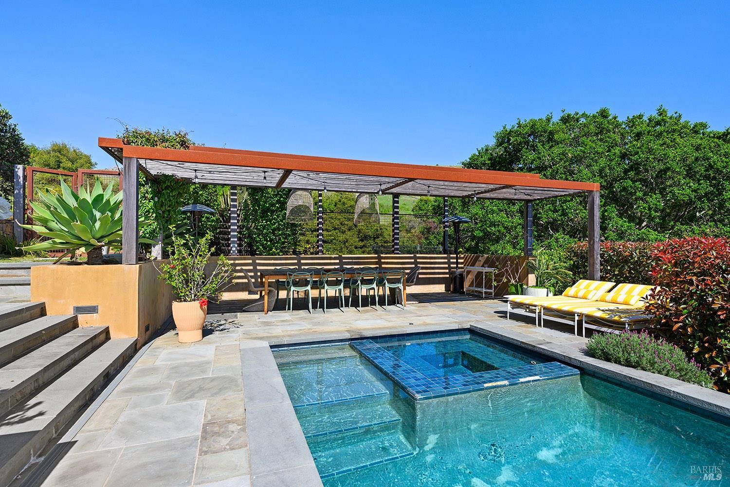 Detail Gallery Image 46 of 69 For 8 Mariposa Ct, Tiburon,  CA 94920 - 4 Beds | 5/2 Baths