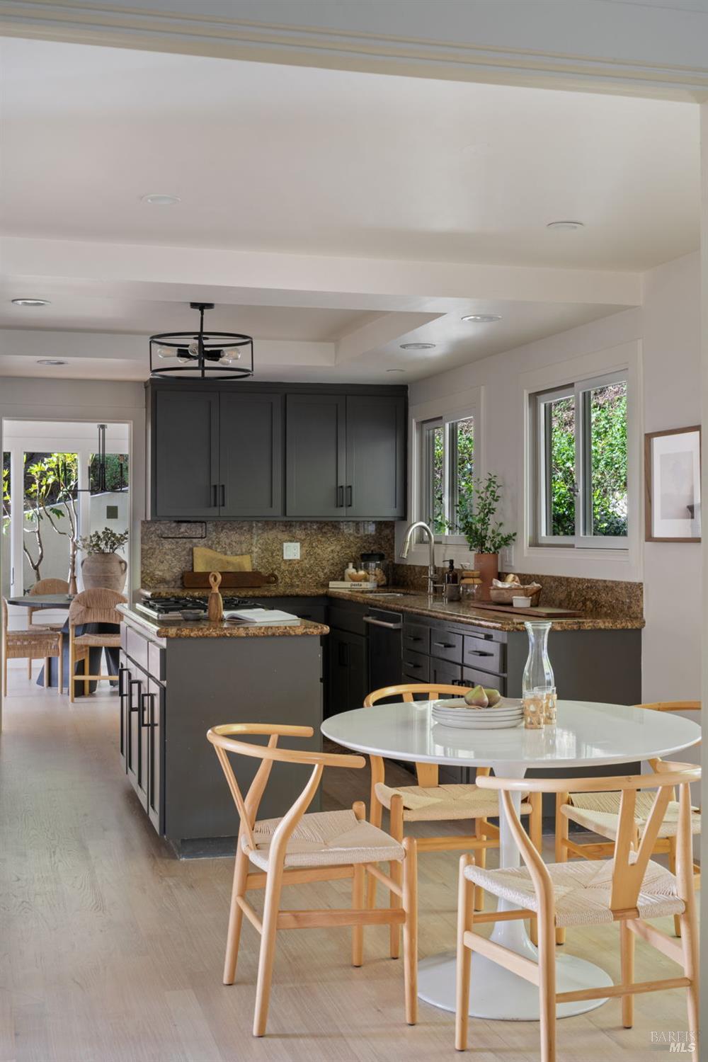 Detail Gallery Image 17 of 58 For 21 Hillside Ave, Kentfield,  CA 94904 - 5 Beds | 3/1 Baths