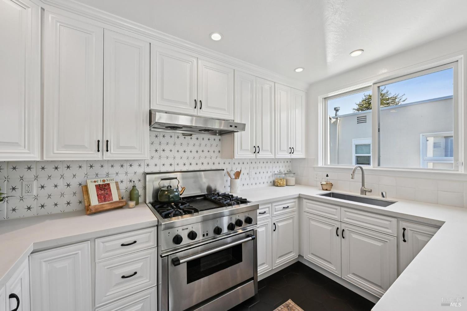 Detail Gallery Image 26 of 70 For 144 Morningside Dr, San Anselmo,  CA 94960 - 3 Beds | 2 Baths