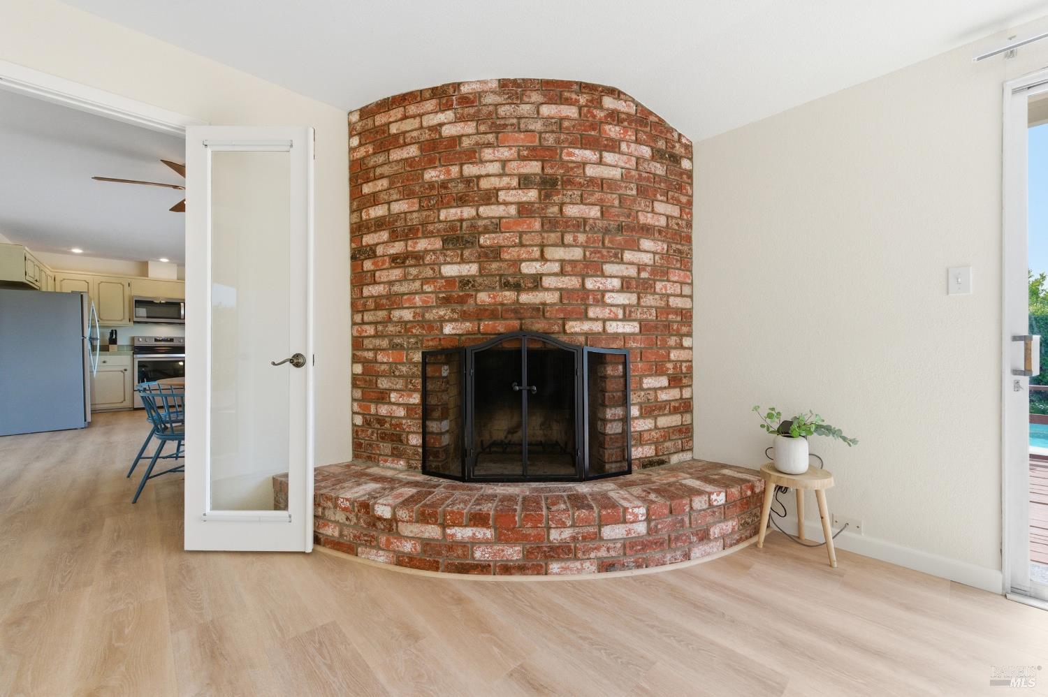 Detail Gallery Image 15 of 34 For 5514 Mulberry Dr, Santa Rosa,  CA 95409 - 4 Beds | 2 Baths