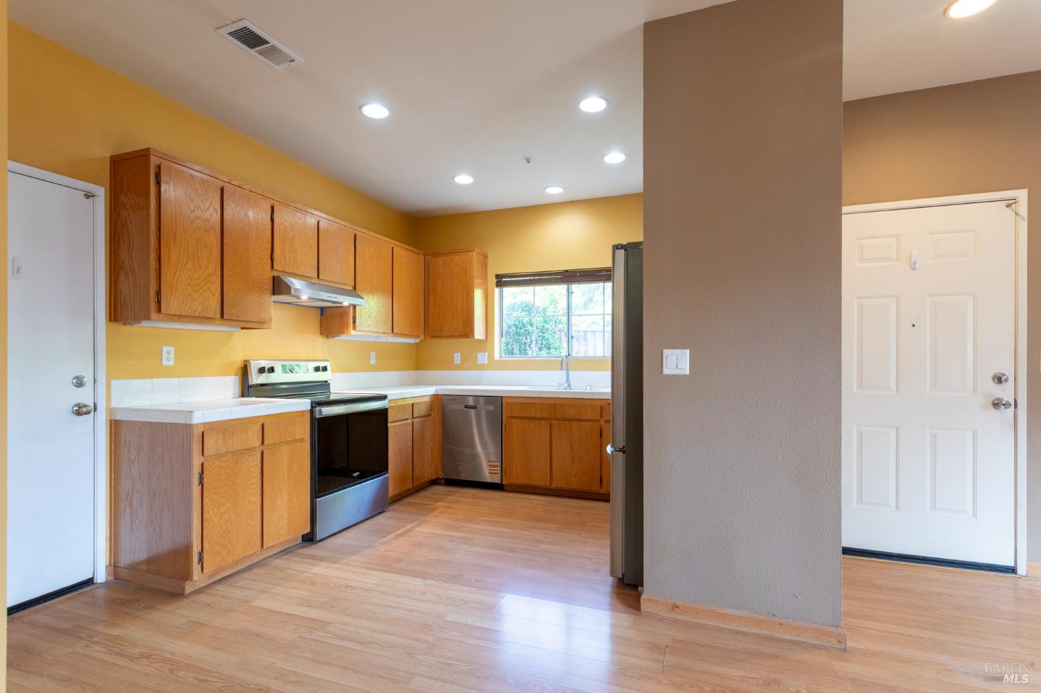 Detail Gallery Image 24 of 42 For 33004 Calle La Mirada Cmn, Union City,  CA 94587 - 3 Beds | 2/1 Baths