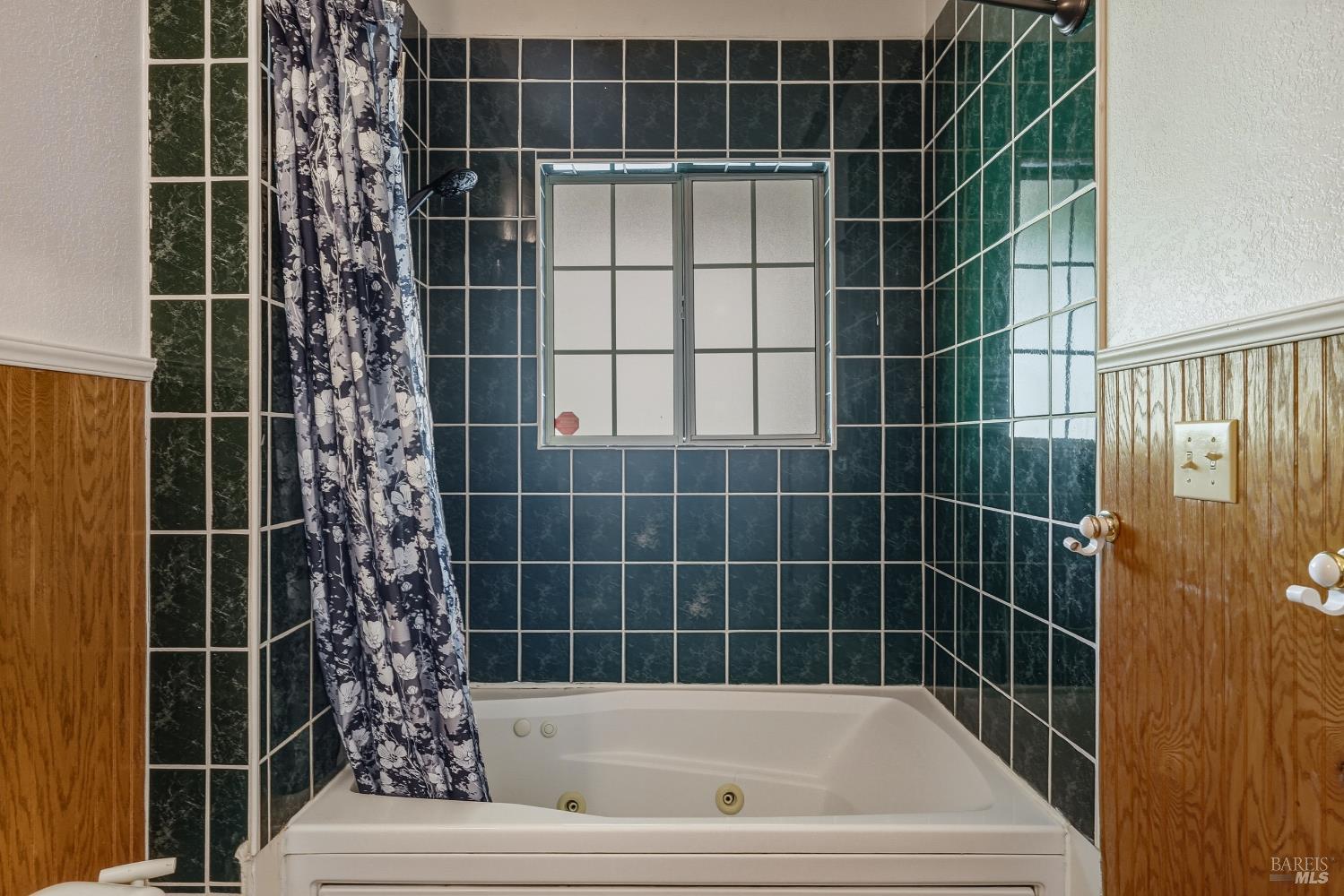 Detail Gallery Image 18 of 71 For 150 Clearlake Ave, Lakeport,  CA 95453 - 6 Beds | 6/1 Baths