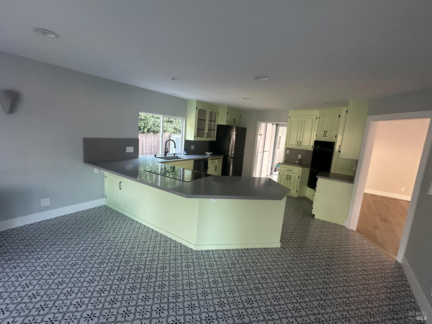 Detail Gallery Image 6 of 9 For 15 Lemon Ct, Napa,  CA 94558 - 4 Beds | 2/1 Baths