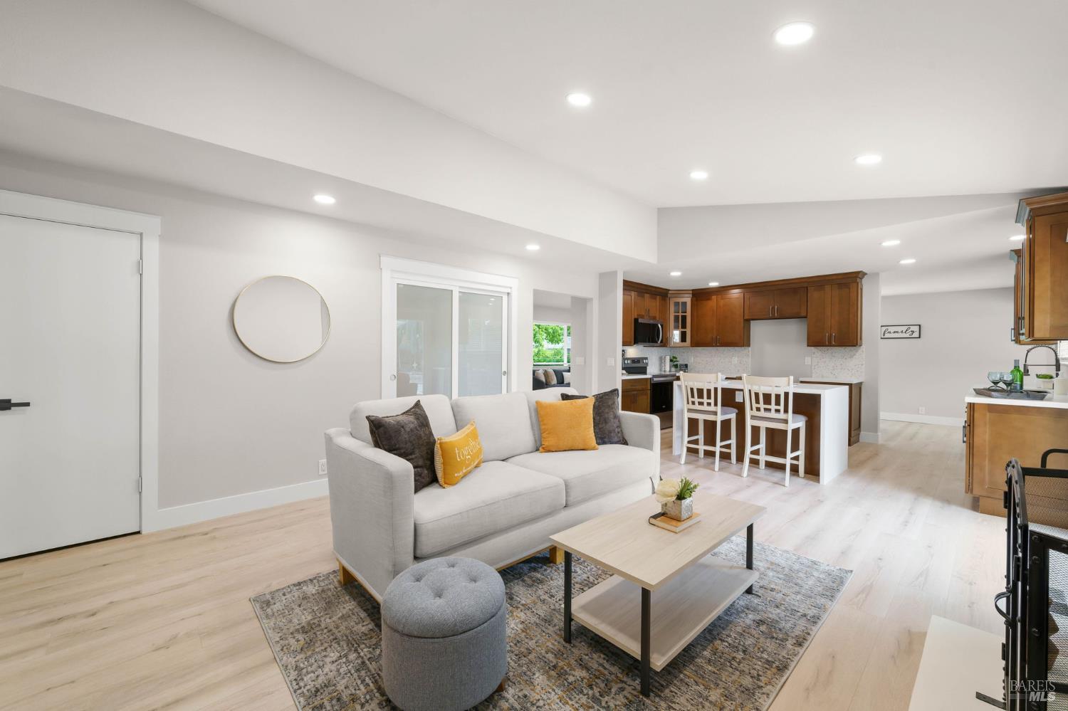 Detail Gallery Image 17 of 44 For 172 Salinas Dr, Vacaville,  CA 95688 - 4 Beds | 2 Baths