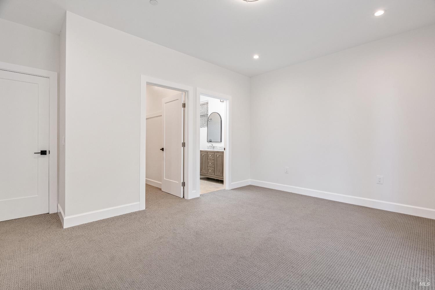 Detail Gallery Image 8 of 13 For 1560 Laurel Ln, Healdsburg,  CA 95448 - 5 Beds | 3/1 Baths