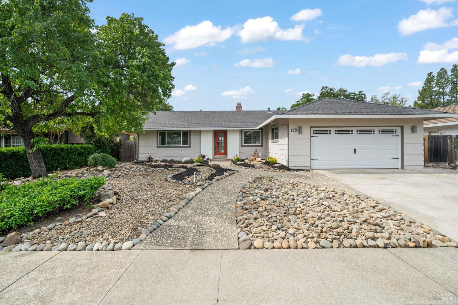 Detail Gallery Image 2 of 44 For 172 Salinas Dr, Vacaville,  CA 95688 - 4 Beds | 2 Baths