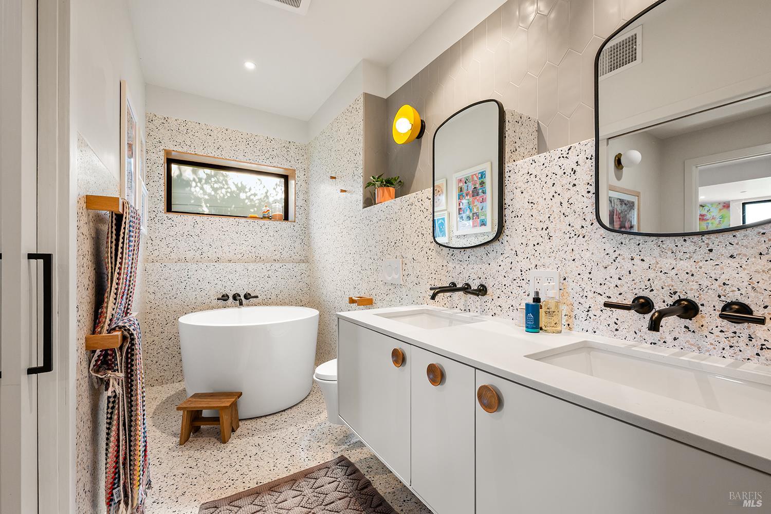 Detail Gallery Image 65 of 69 For 8 Mariposa Ct, Tiburon,  CA 94920 - 4 Beds | 5/2 Baths