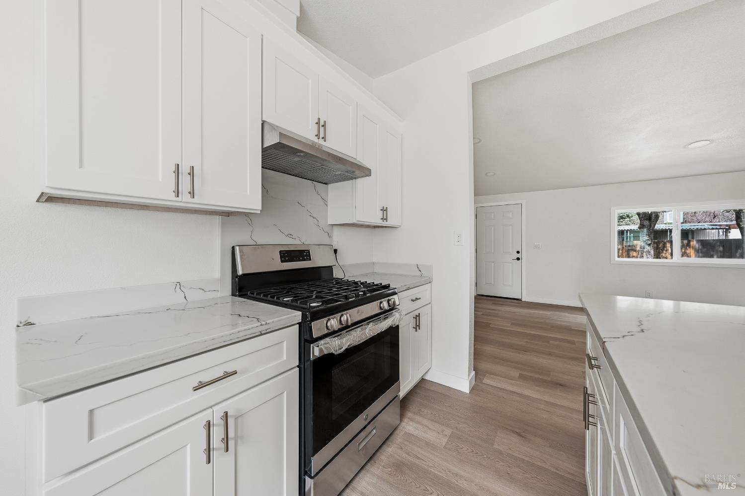 Detail Gallery Image 10 of 49 For 2796 8th St, Clearlake,  CA 95422 - 3 Beds | 2 Baths