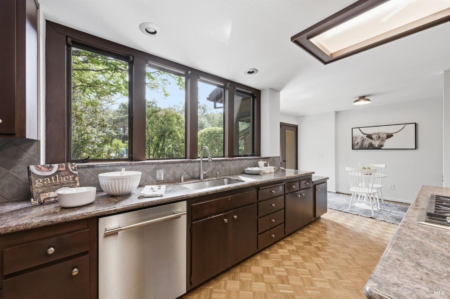 Detail Gallery Image 13 of 41 For 1517 Manzanita Ave, Santa Rosa,  CA 95404 - 4 Beds | 3 Baths