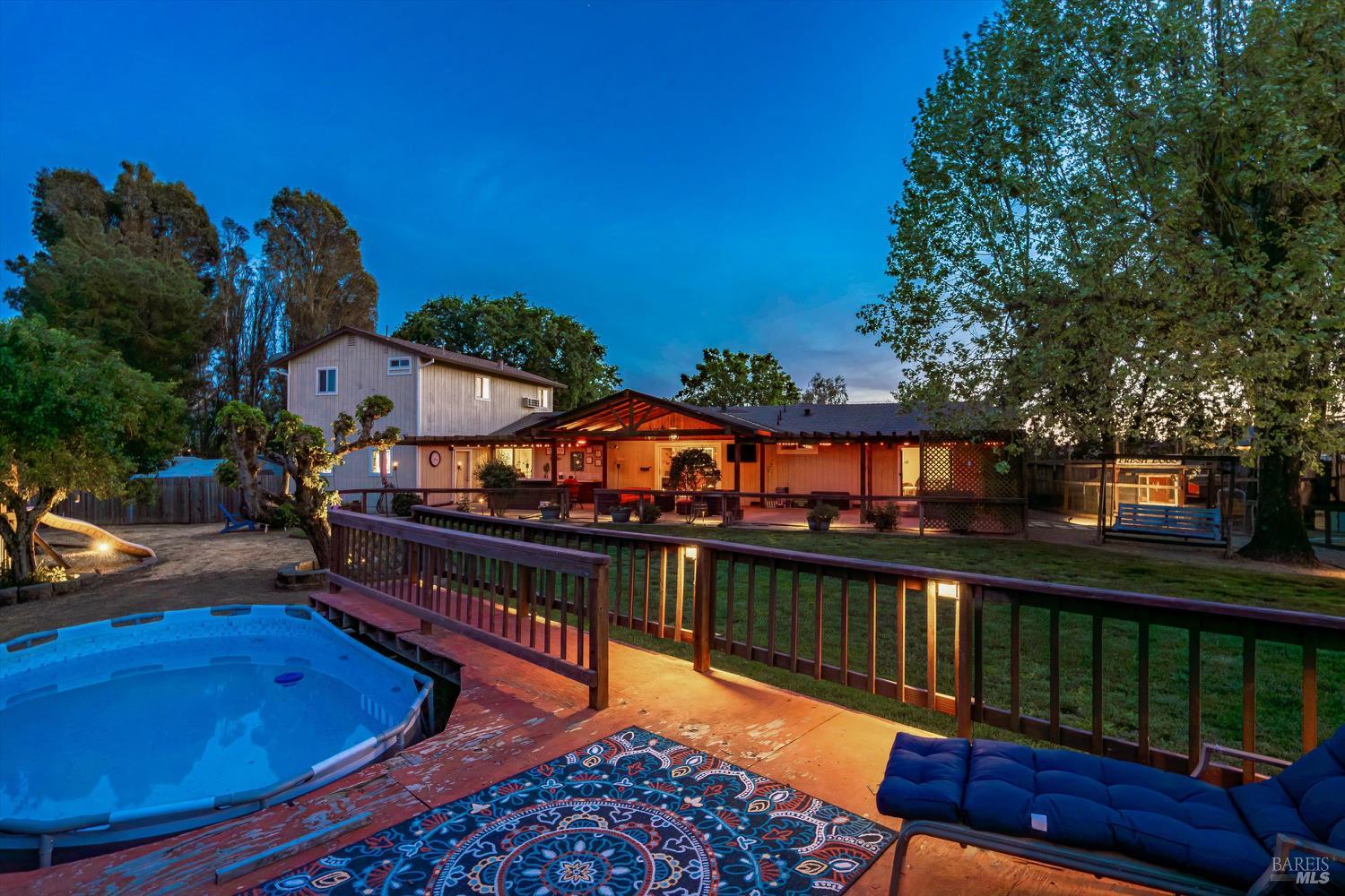 Detail Gallery Image 9 of 84 For 353 Patrick Ln, Windsor,  CA 95492 - 4 Beds | 3 Baths