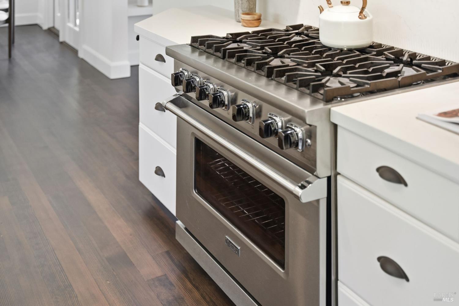 Detail Gallery Image 21 of 75 For 32 Edgewood Ave, Mill Valley,  CA 94941 - 4 Beds | 3 Baths