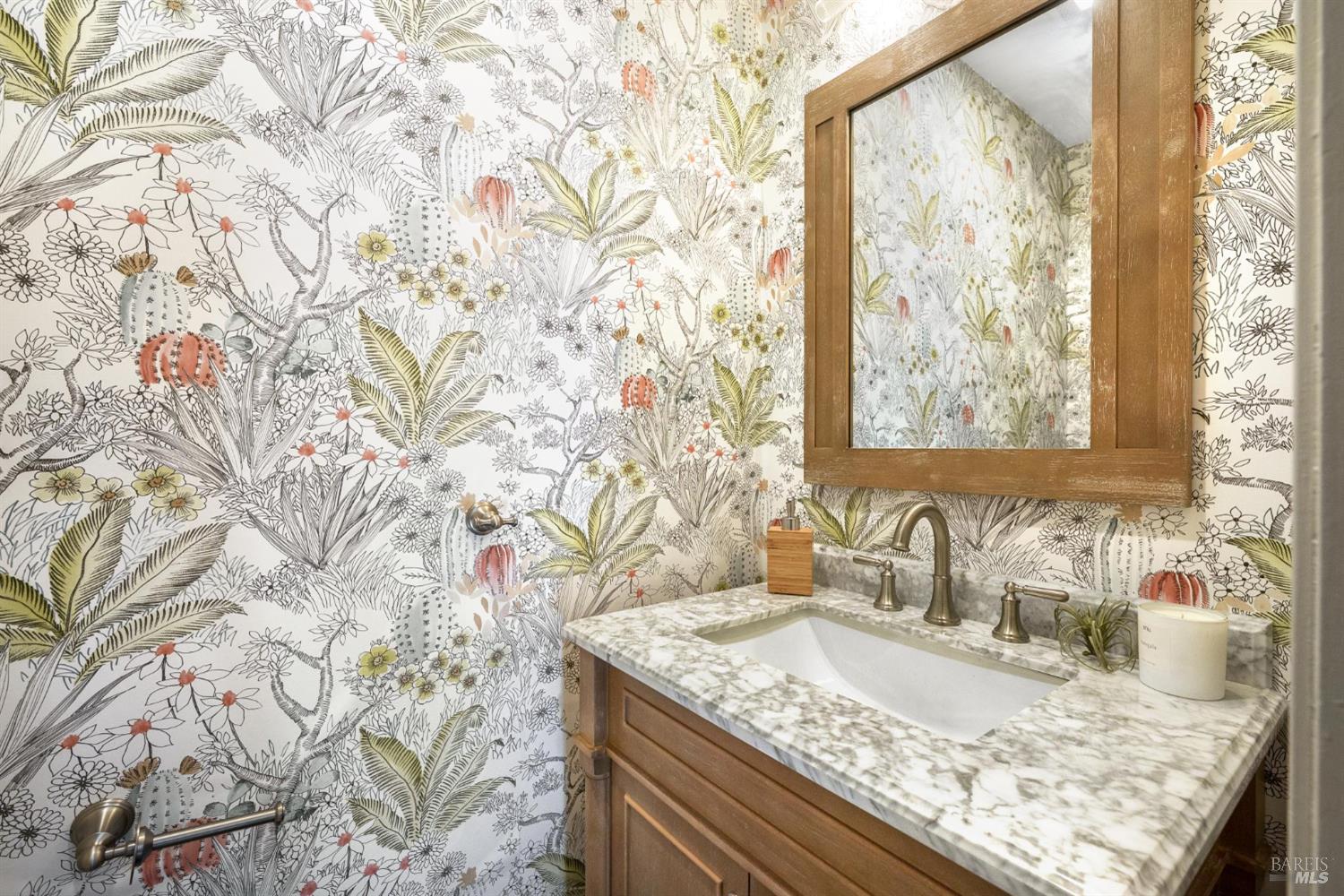 Detail Gallery Image 10 of 62 For 11 Love Ct, Fairfax,  CA 94930 - 2 Beds | 2/1 Baths