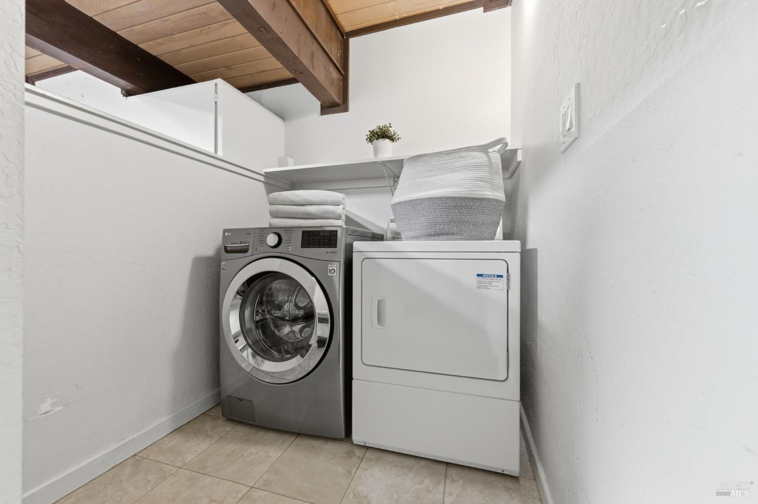 Detail Gallery Image 23 of 41 For 1517 Manzanita Ave, Santa Rosa,  CA 95404 - 4 Beds | 3 Baths