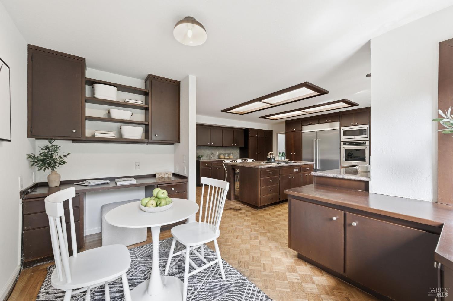 Detail Gallery Image 14 of 41 For 1517 Manzanita Ave, Santa Rosa,  CA 95404 - 4 Beds | 3 Baths