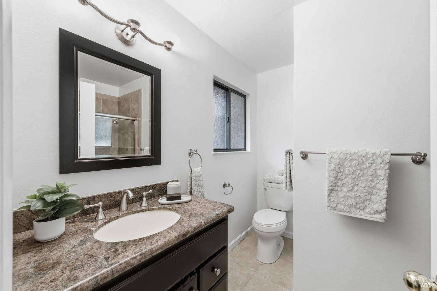 Detail Gallery Image 21 of 41 For 1517 Manzanita Ave, Santa Rosa,  CA 95404 - 4 Beds | 3 Baths