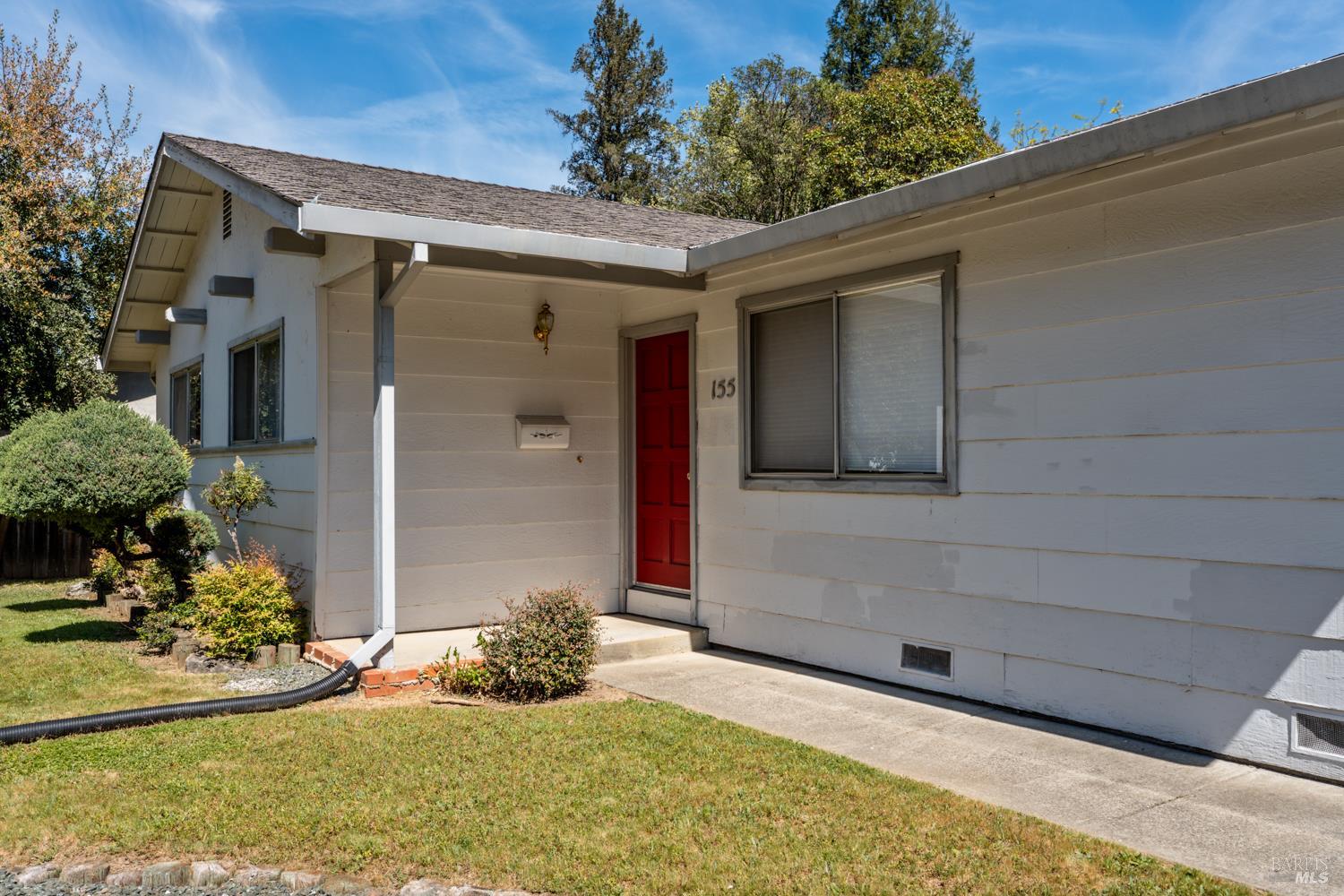 Detail Gallery Image 3 of 22 For 155 Foothill Ct, Ukiah,  CA 95482 - 3 Beds | 2 Baths