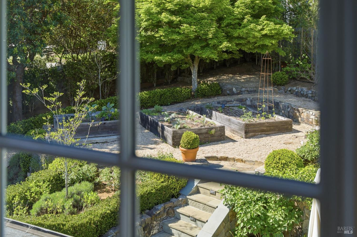 Detail Gallery Image 68 of 75 For 32 Edgewood Ave, Mill Valley,  CA 94941 - 4 Beds | 3 Baths