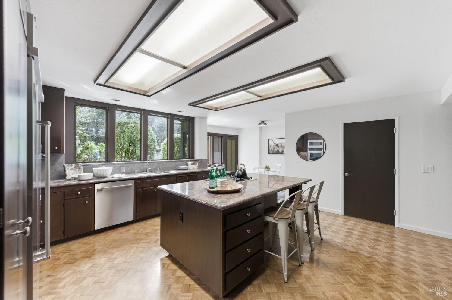 Detail Gallery Image 11 of 41 For 1517 Manzanita Ave, Santa Rosa,  CA 95404 - 4 Beds | 3 Baths