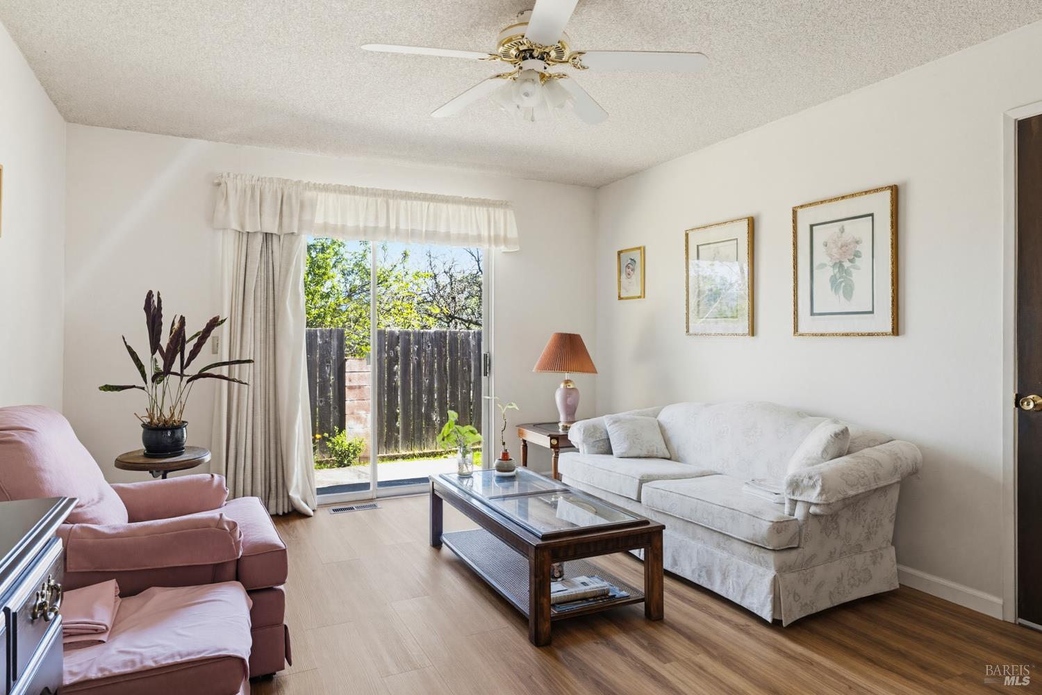 Detail Gallery Image 6 of 22 For 155 Foothill Ct, Ukiah,  CA 95482 - 3 Beds | 2 Baths