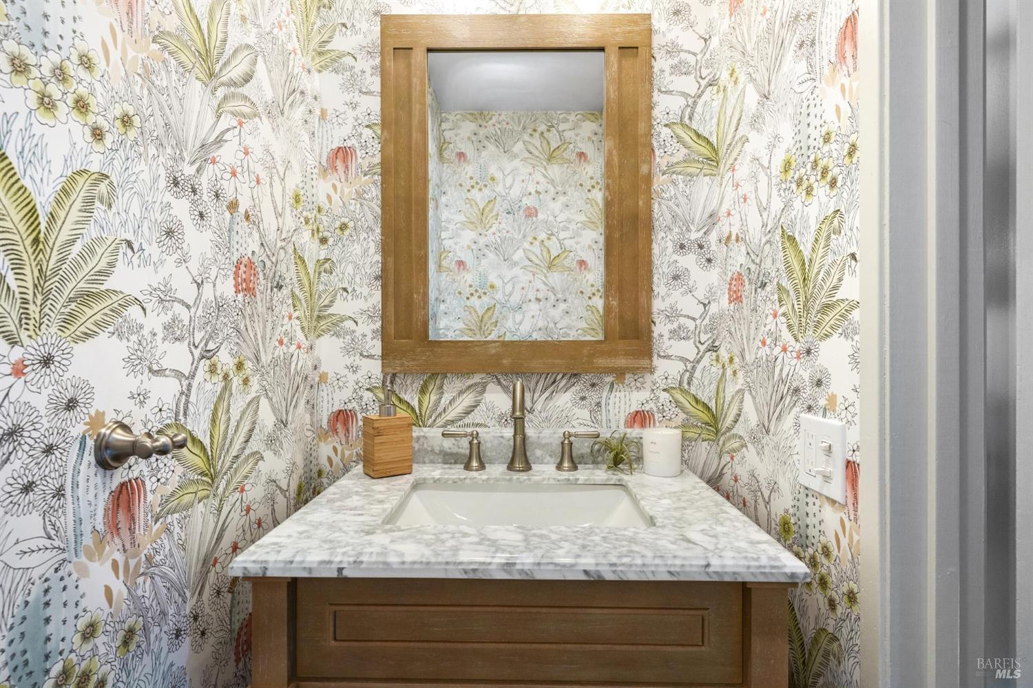 Detail Gallery Image 13 of 62 For 11 Love Ct, Fairfax,  CA 94930 - 2 Beds | 2/1 Baths