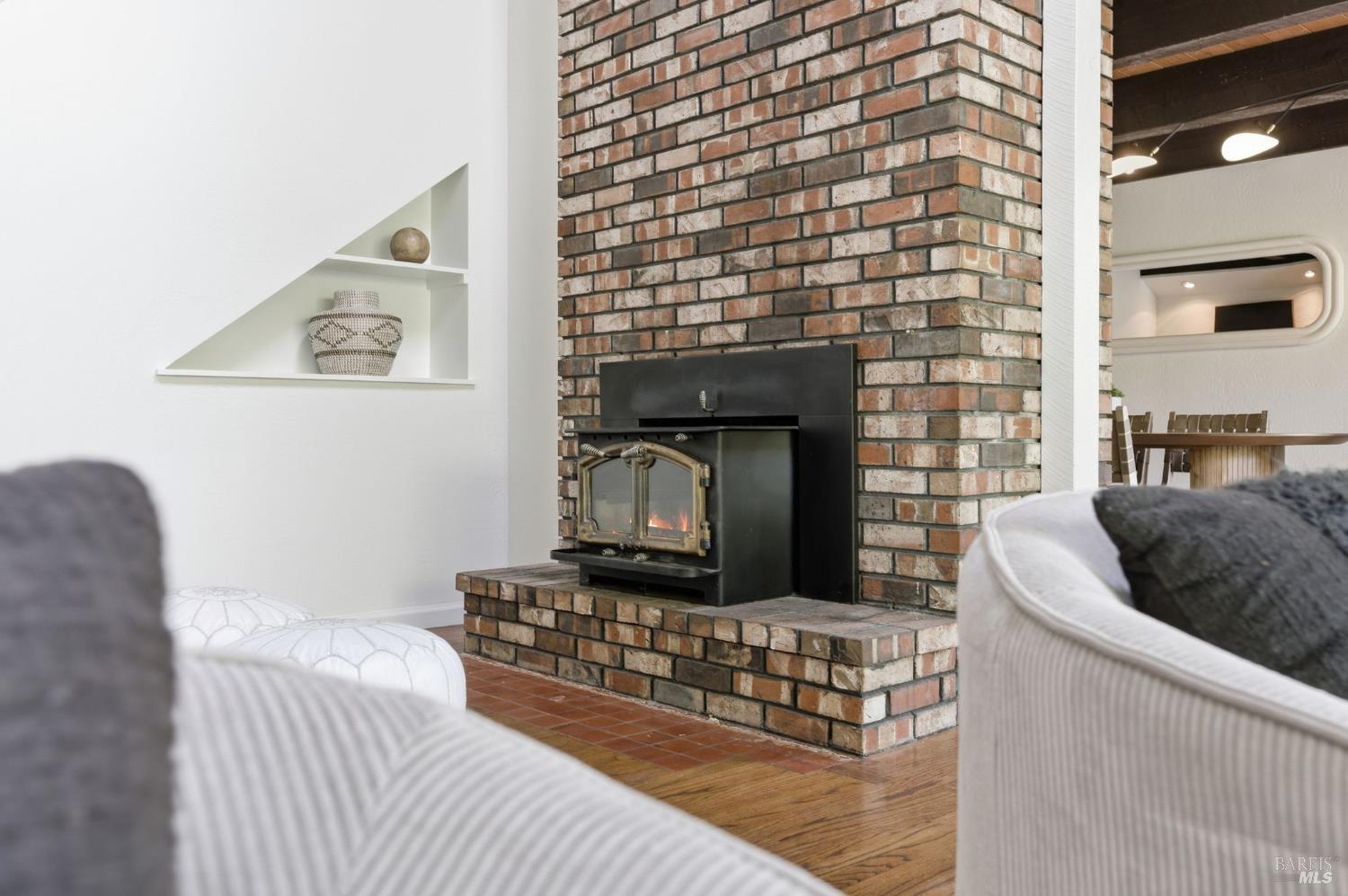 Detail Gallery Image 8 of 41 For 1517 Manzanita Ave, Santa Rosa,  CA 95404 - 4 Beds | 3 Baths