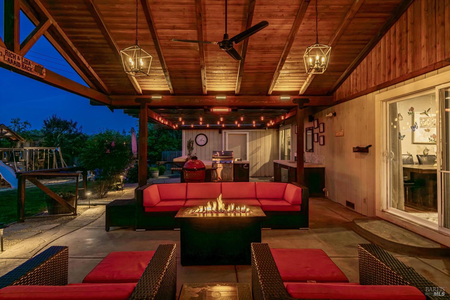 Detail Gallery Image 10 of 84 For 353 Patrick Ln, Windsor,  CA 95492 - 4 Beds | 3 Baths