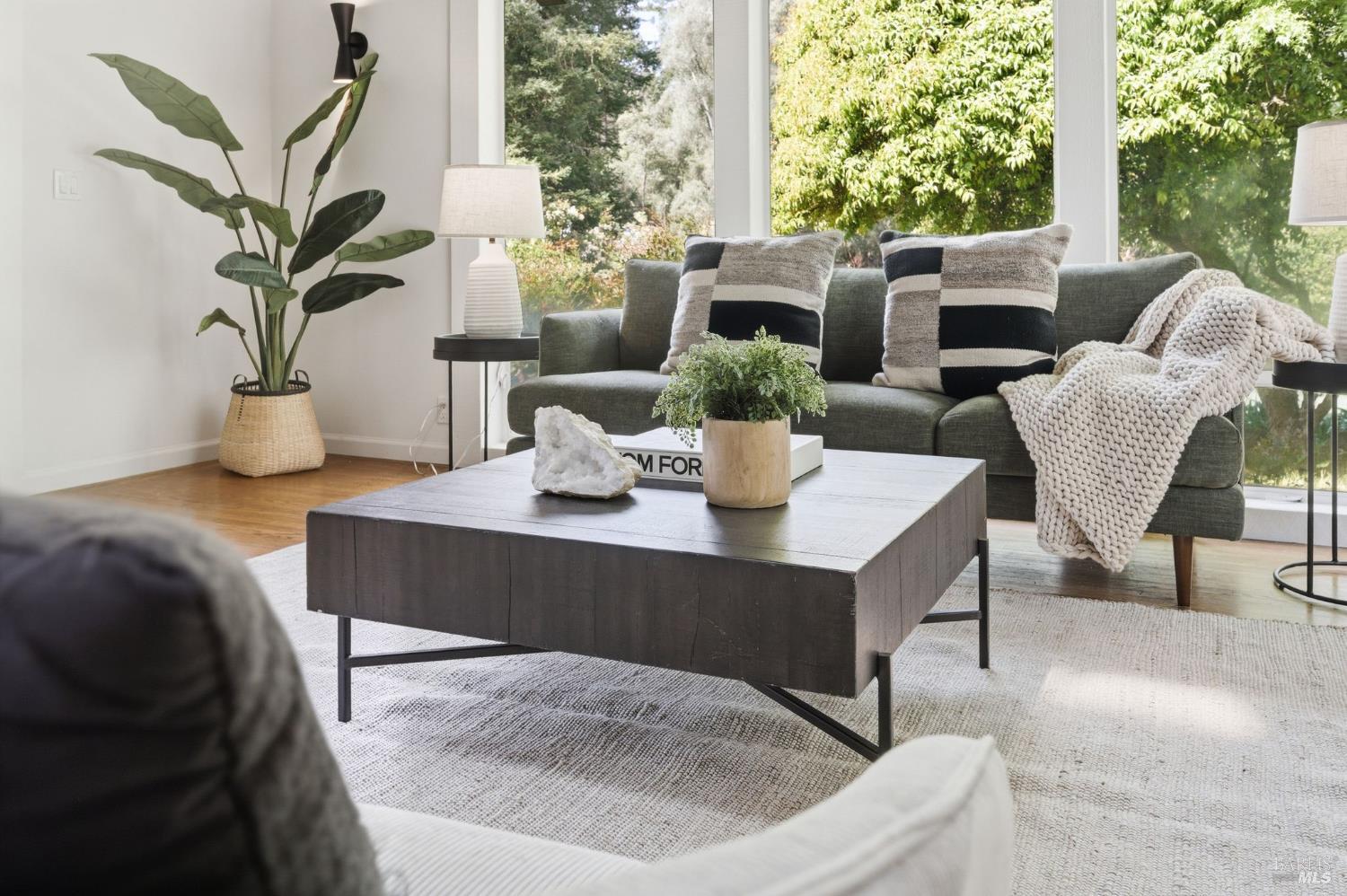 Detail Gallery Image 5 of 41 For 1517 Manzanita Ave, Santa Rosa,  CA 95404 - 4 Beds | 3 Baths