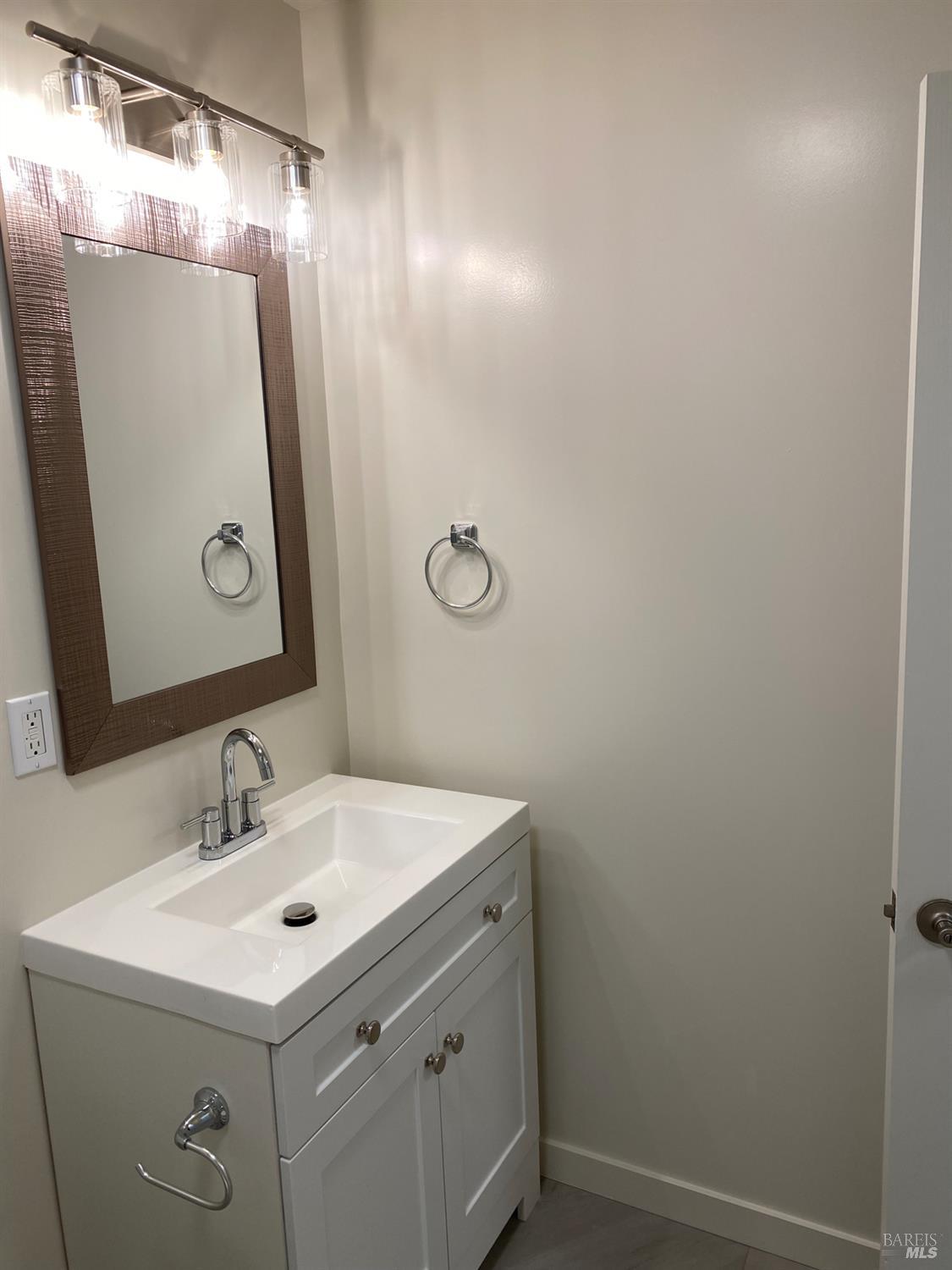 Detail Gallery Image 8 of 14 For Address Is Not Disclosed,  Tiburon,  CA 94920 - 3 Beds | 2 Baths