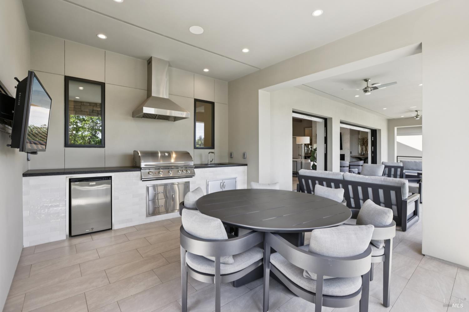 Detail Gallery Image 18 of 80 For 3758 Skyfarm Dr, Santa Rosa,  CA 95403 - 4 Beds | 3/2 Baths