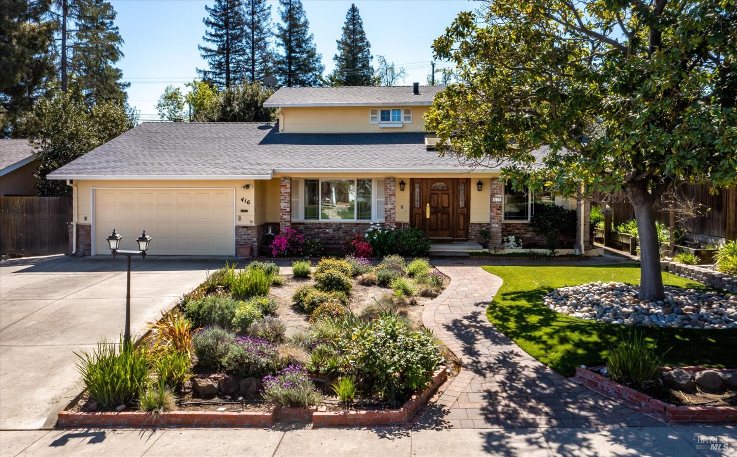 Detail Gallery Image 4 of 68 For 416 Monti Cir, Pleasant Hill,  CA 94523 - 4 Beds | 2 Baths