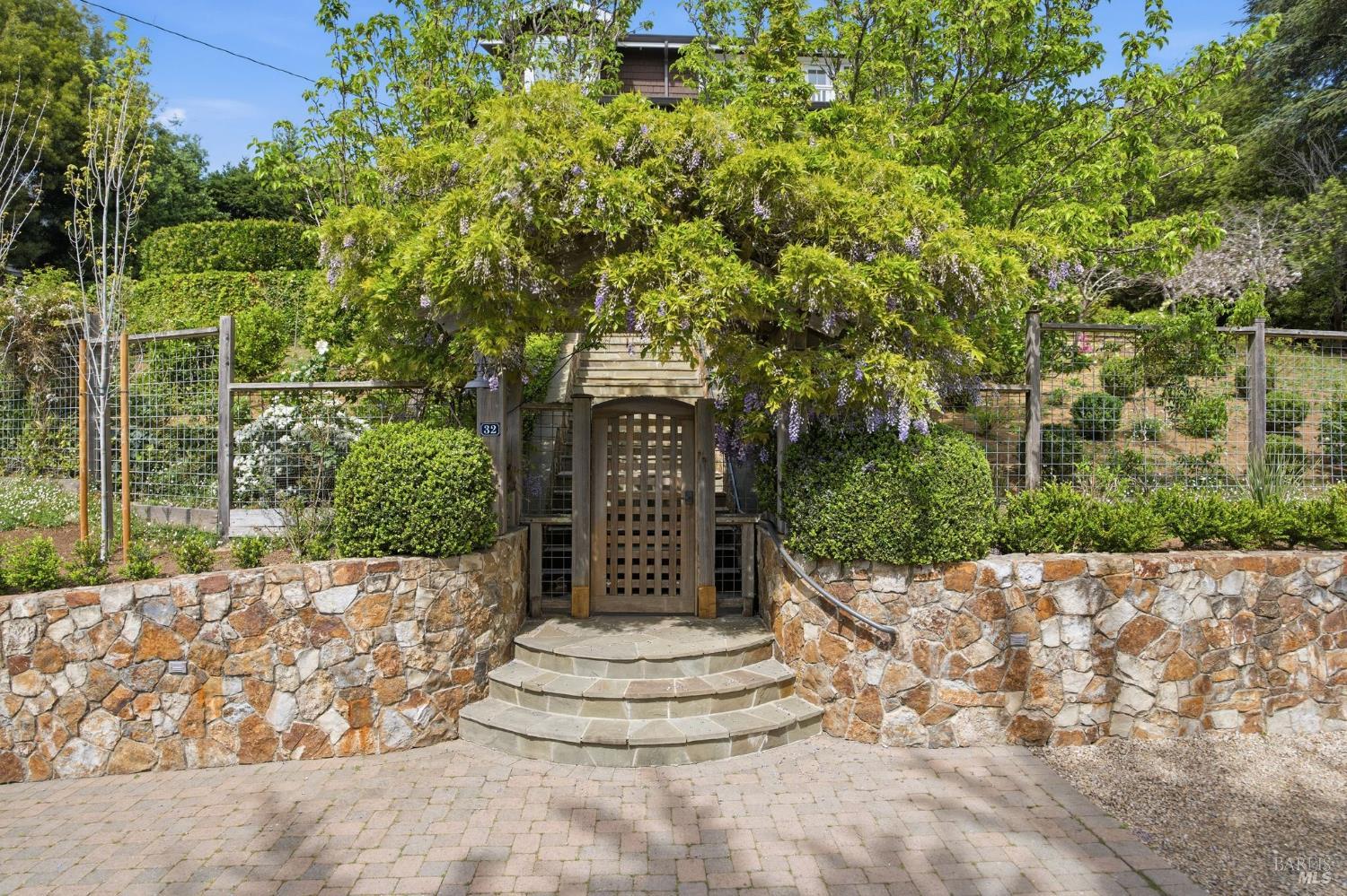 Detail Gallery Image 2 of 75 For 32 Edgewood Ave, Mill Valley,  CA 94941 - 4 Beds | 3 Baths