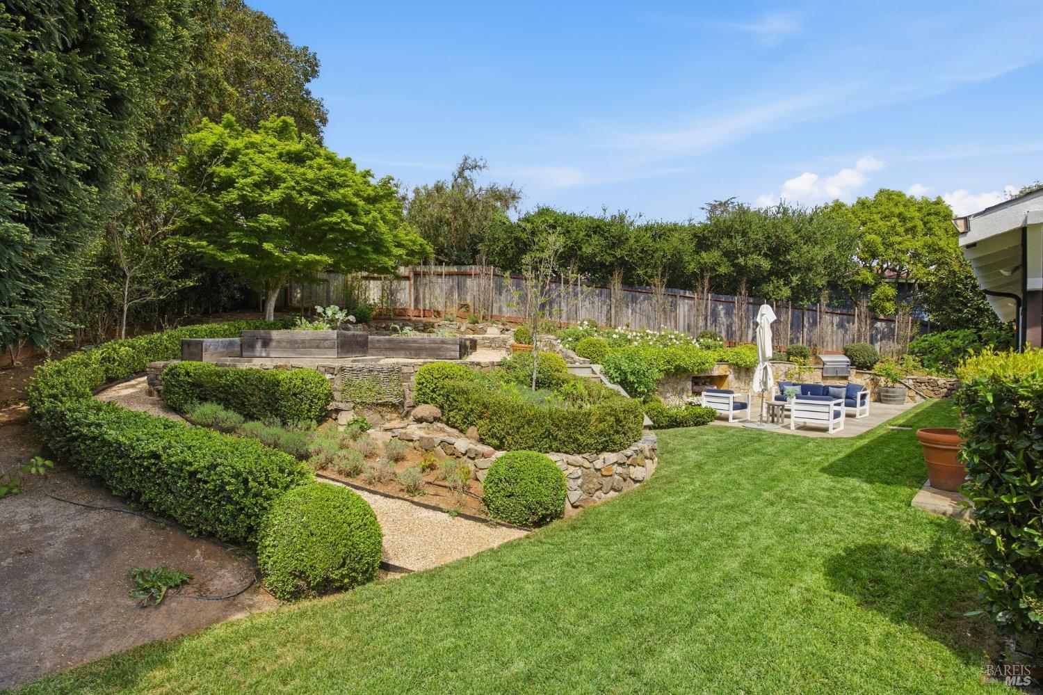 Detail Gallery Image 27 of 75 For 32 Edgewood Ave, Mill Valley,  CA 94941 - 4 Beds | 3 Baths